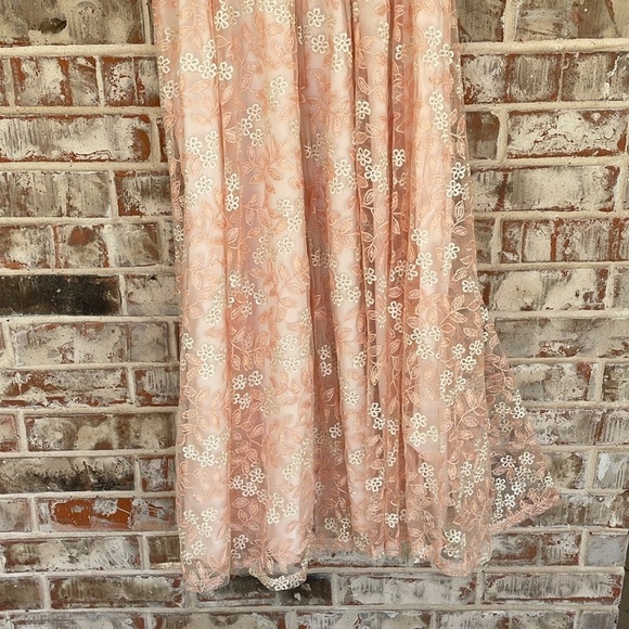 Polagram Elegant Peachy Pink Floral Dress - Picture 3 of 11